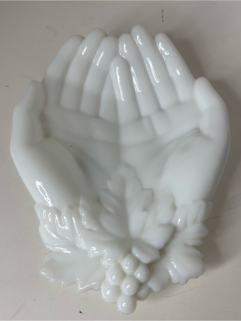Vintage Westmoreland Milk Glass Queen Victoria’s Open Hands Dish 7.5” X 5.5”
